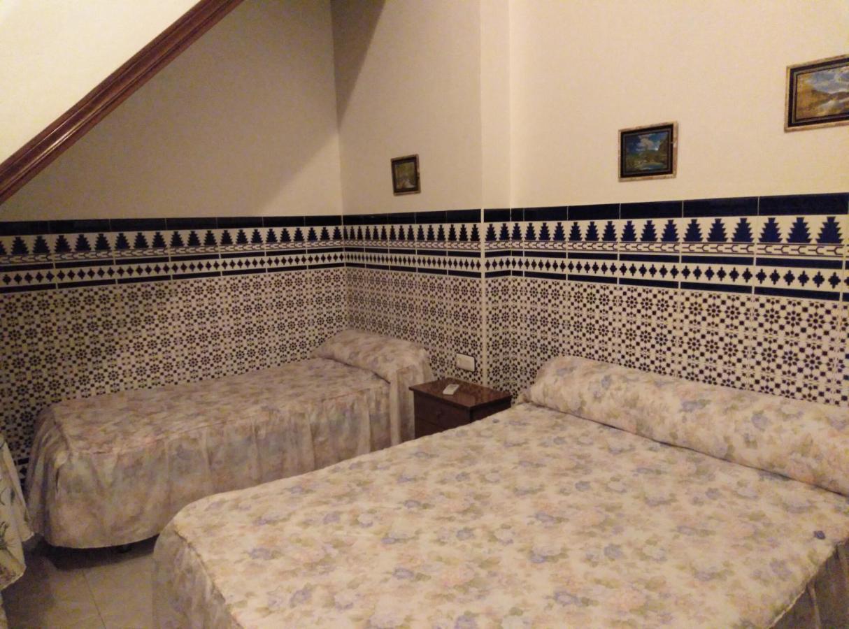 Pension Larra Mairena De Alcor Dış mekan fotoğraf