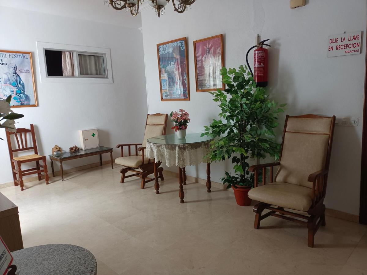 Pension Larra Mairena De Alcor Dış mekan fotoğraf
