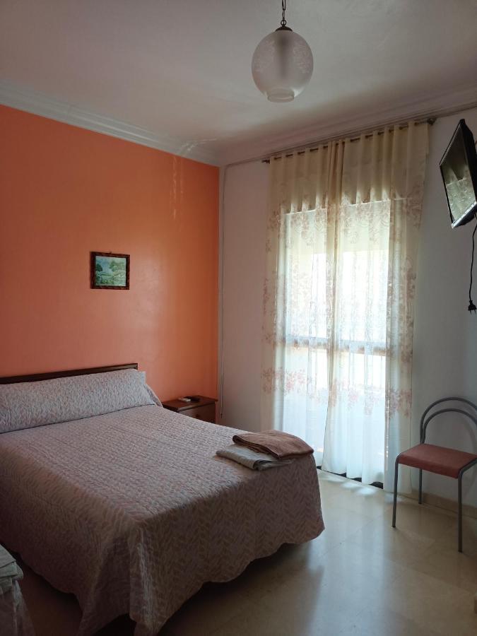 Pension Larra Mairena De Alcor Dış mekan fotoğraf