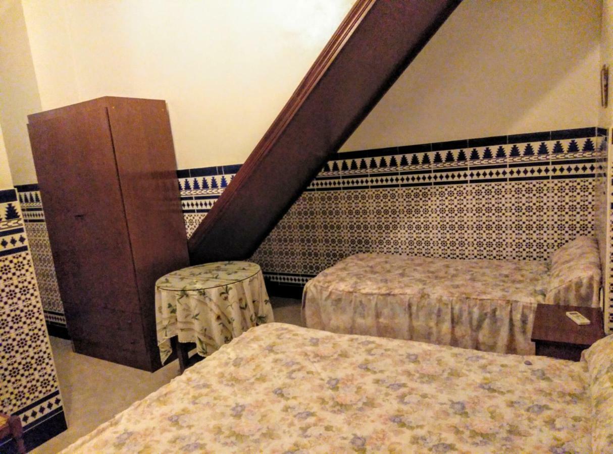 Pension Larra Mairena De Alcor Dış mekan fotoğraf
