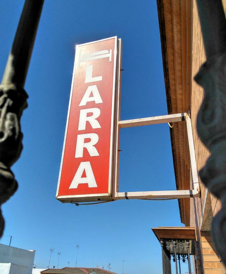 Pension Larra Mairena De Alcor Dış mekan fotoğraf