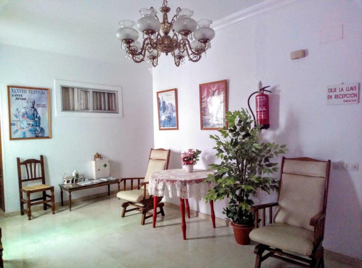 Pension Larra Mairena De Alcor Dış mekan fotoğraf