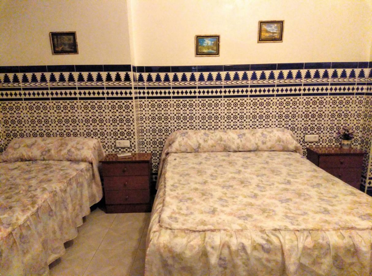 Pension Larra Mairena De Alcor Dış mekan fotoğraf